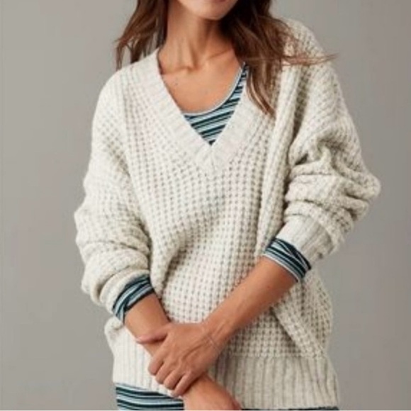 American Eagle Outfitters Sweaters - American Eagle Outfitters Cream V-Neck Sweater